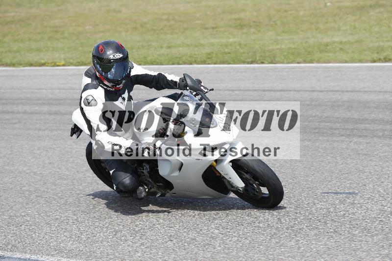 Archiv-2025/27 12.06.2025 Ducati Schweiz Trackday Warmup  ADR/blau-bleu/41
